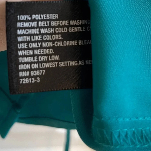 East 5th Large Green Sateen Ruffle Neck Cap Sleeve Tie waist belted blouse - Picture 5 of 9